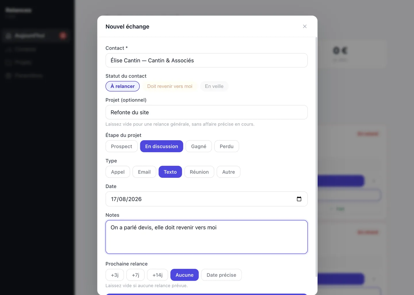 Fenêtre d'enregistrement d'un échange dans Relanceo : contact, statut, projet, étape, type, date, notes et prochaine relance